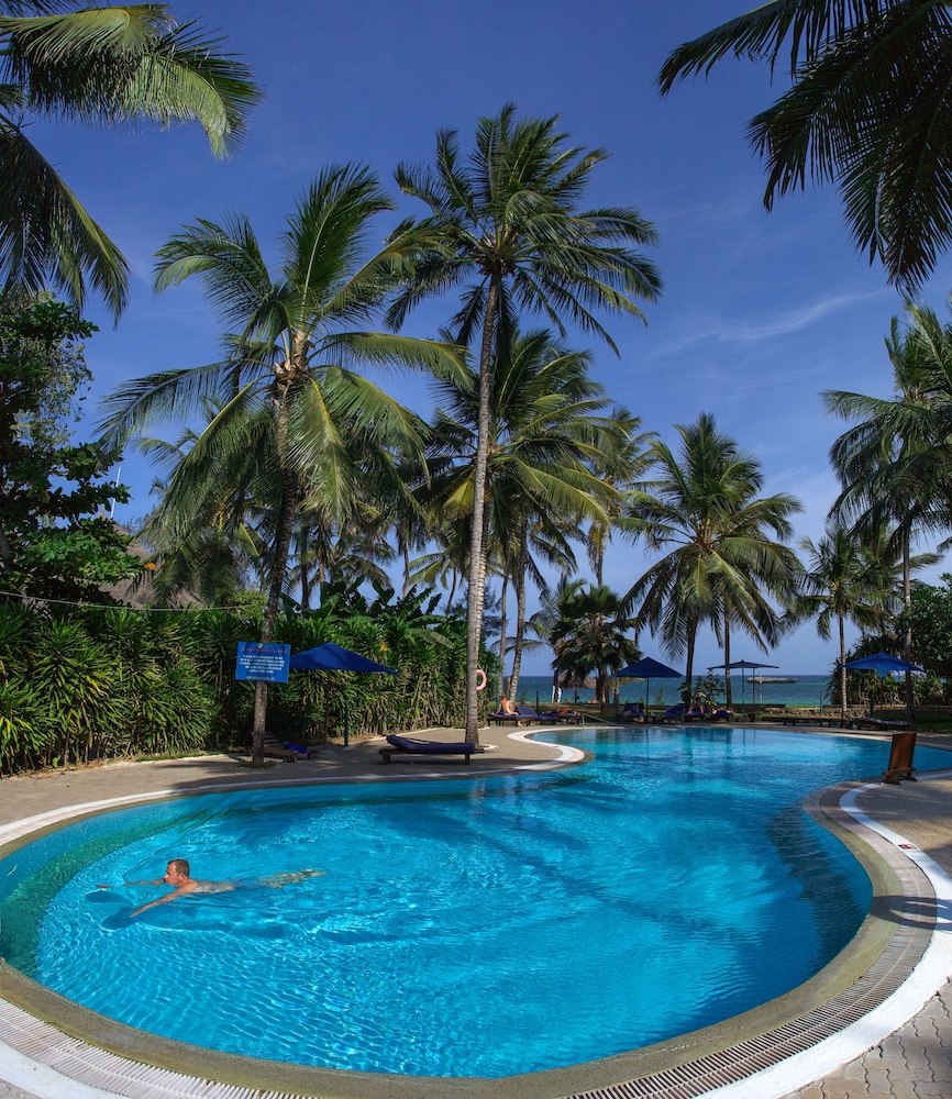 Turtle Bay Beach Club 35/40