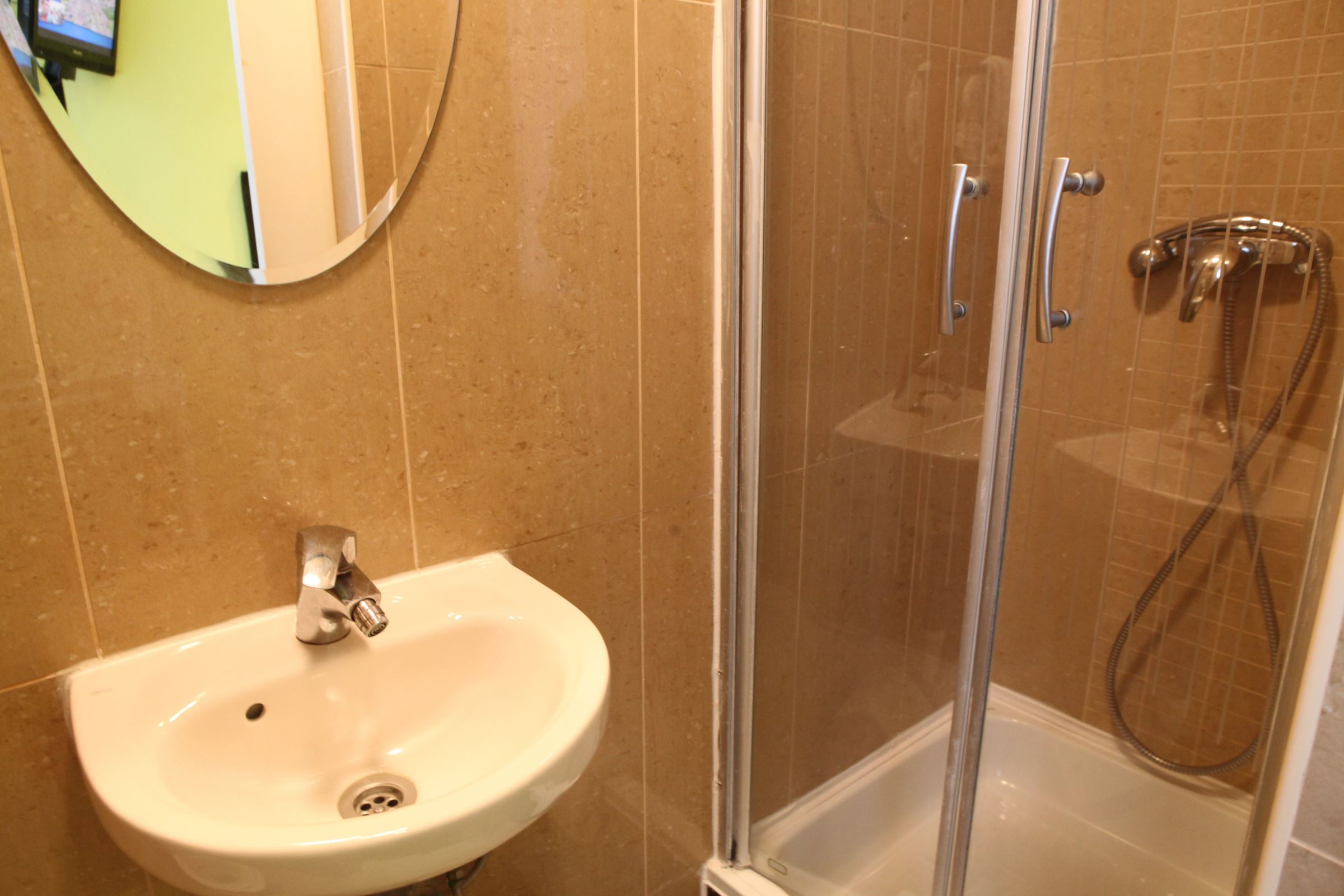 Sun Hotel 52/54