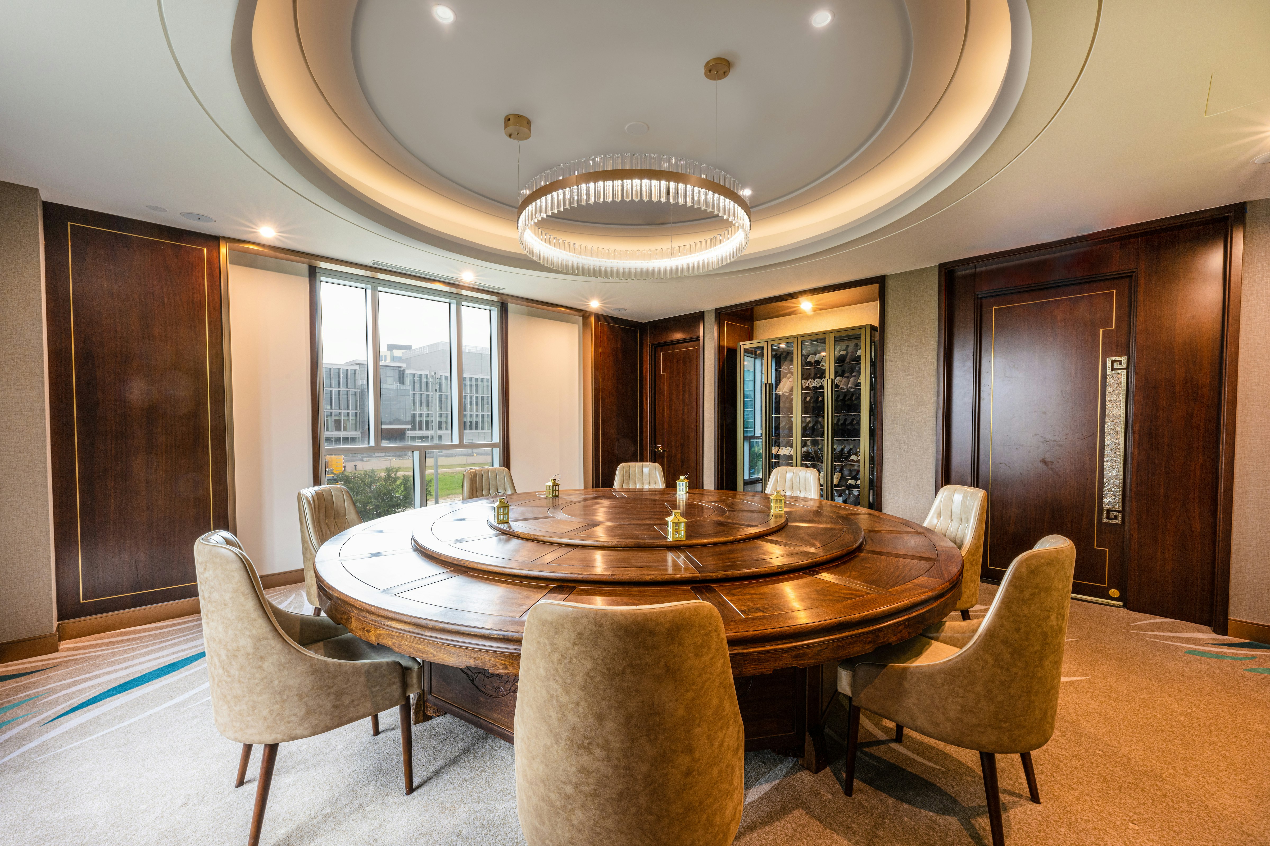Blossom Hotel Houston, Curio Collection by Hilton 12/36