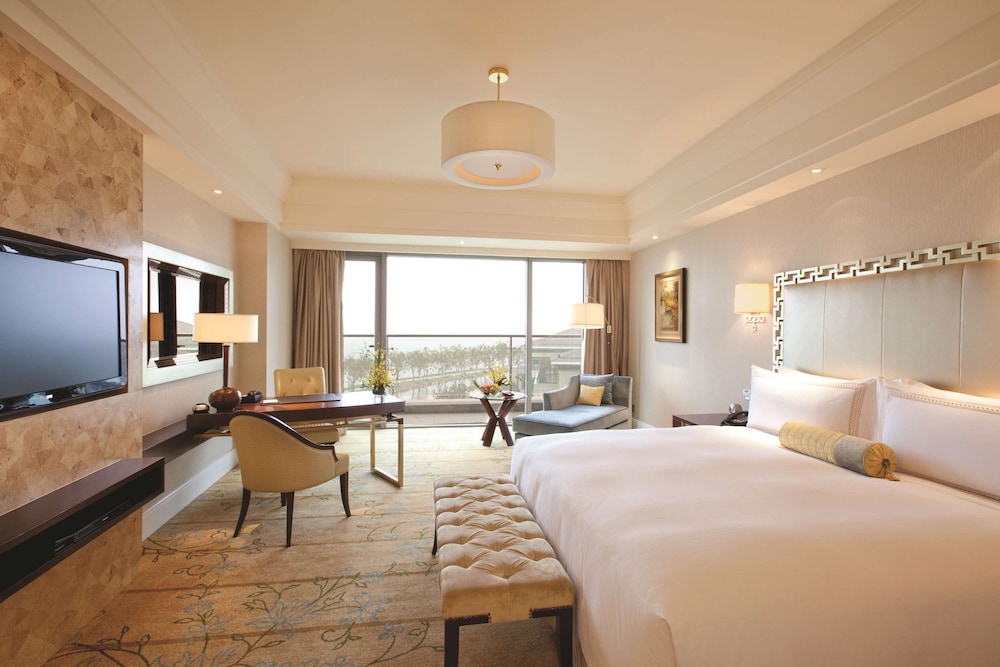 DELUXE, KING BED, PARK VIEW