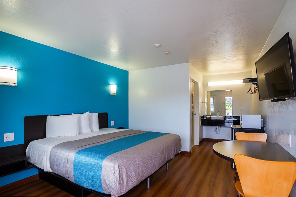 Motel6 Ventura, CA - Downtown 18/33