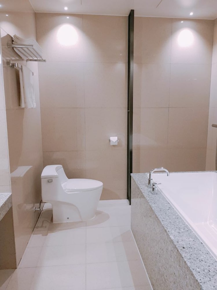 Yeoubi Hotel 12/61