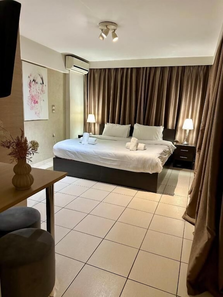 Mc Queen Hotel 30/61