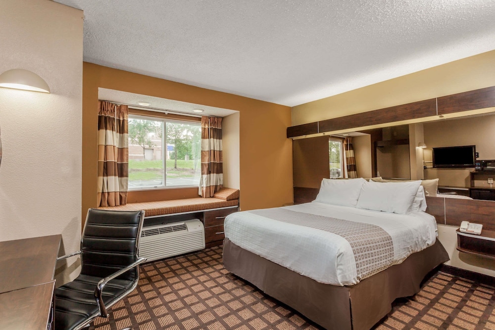 Microtel Inn & Suites by Wyndham Lexington 12/30