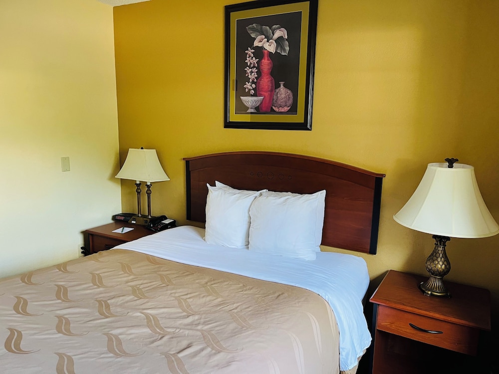 Quality Inn & Suites Prestonsburg next to Mountain Arts Center 28/42