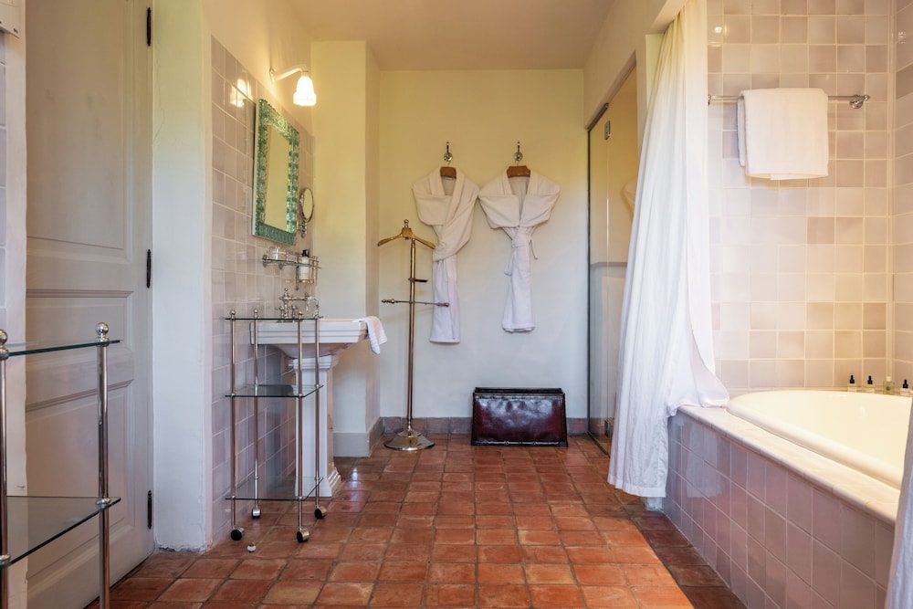 Hotel The Originals Auberge Ostape 50/50
