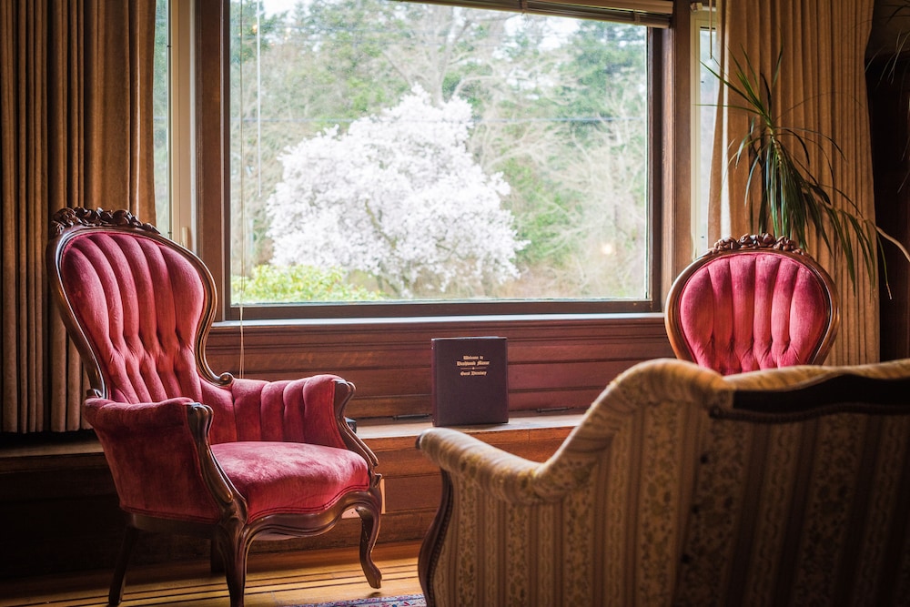 Dashwood Manor Seaside Bed & Breakfast 29/50