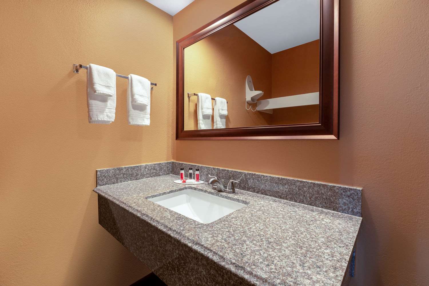 Days Inn By Wyndham Roseburg 13/14