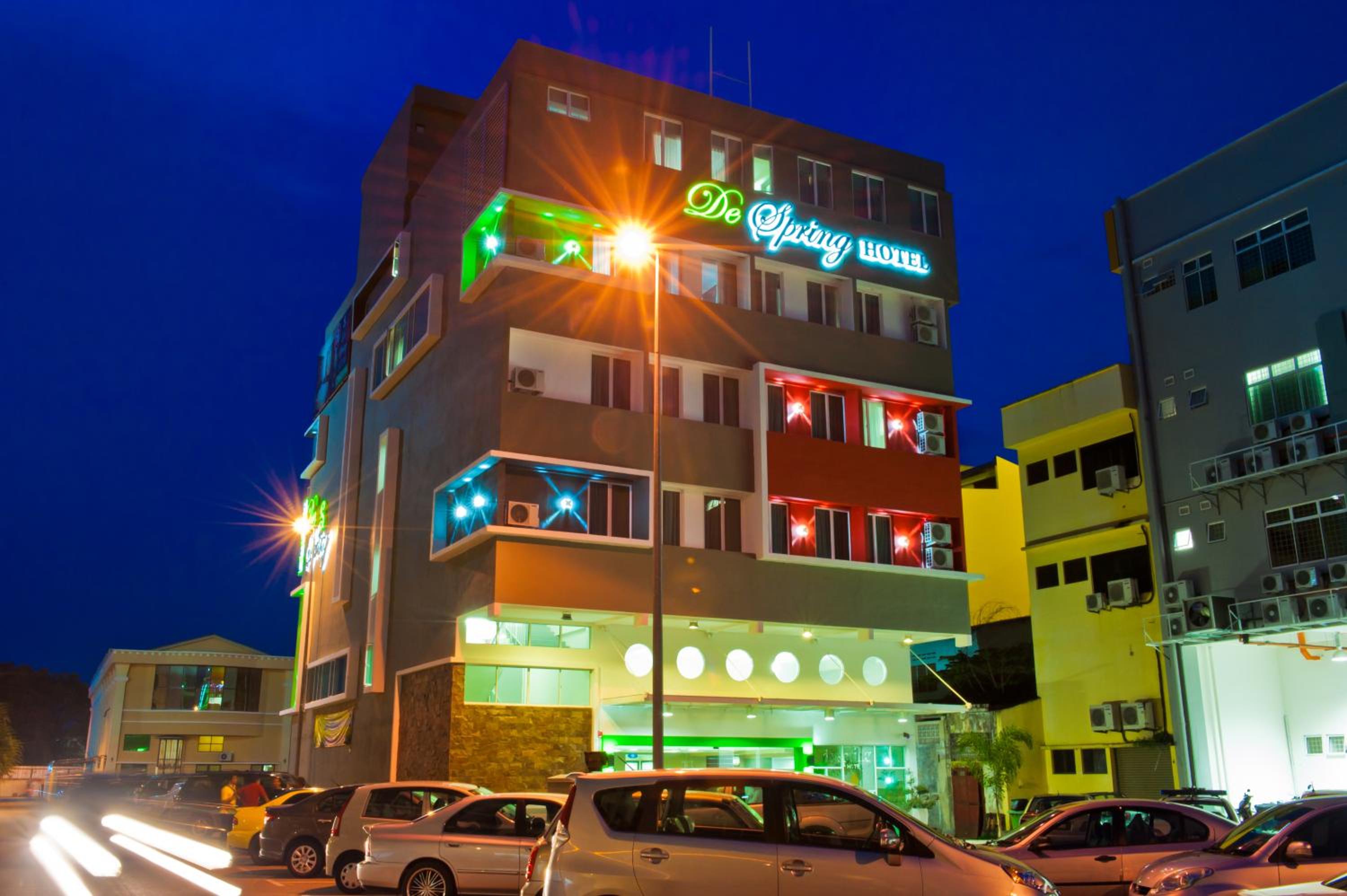 De Spring Hotel 12/50