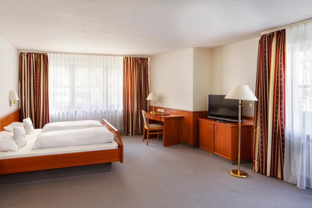 INVITE Hotel Lowen 5/25