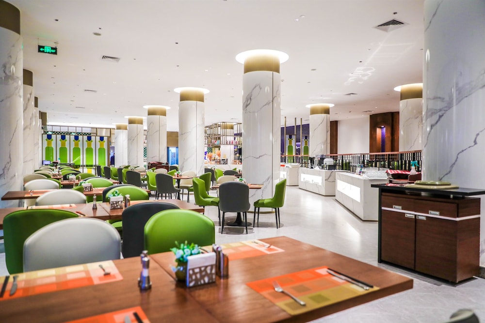 Dong Fang Hotel 58/74