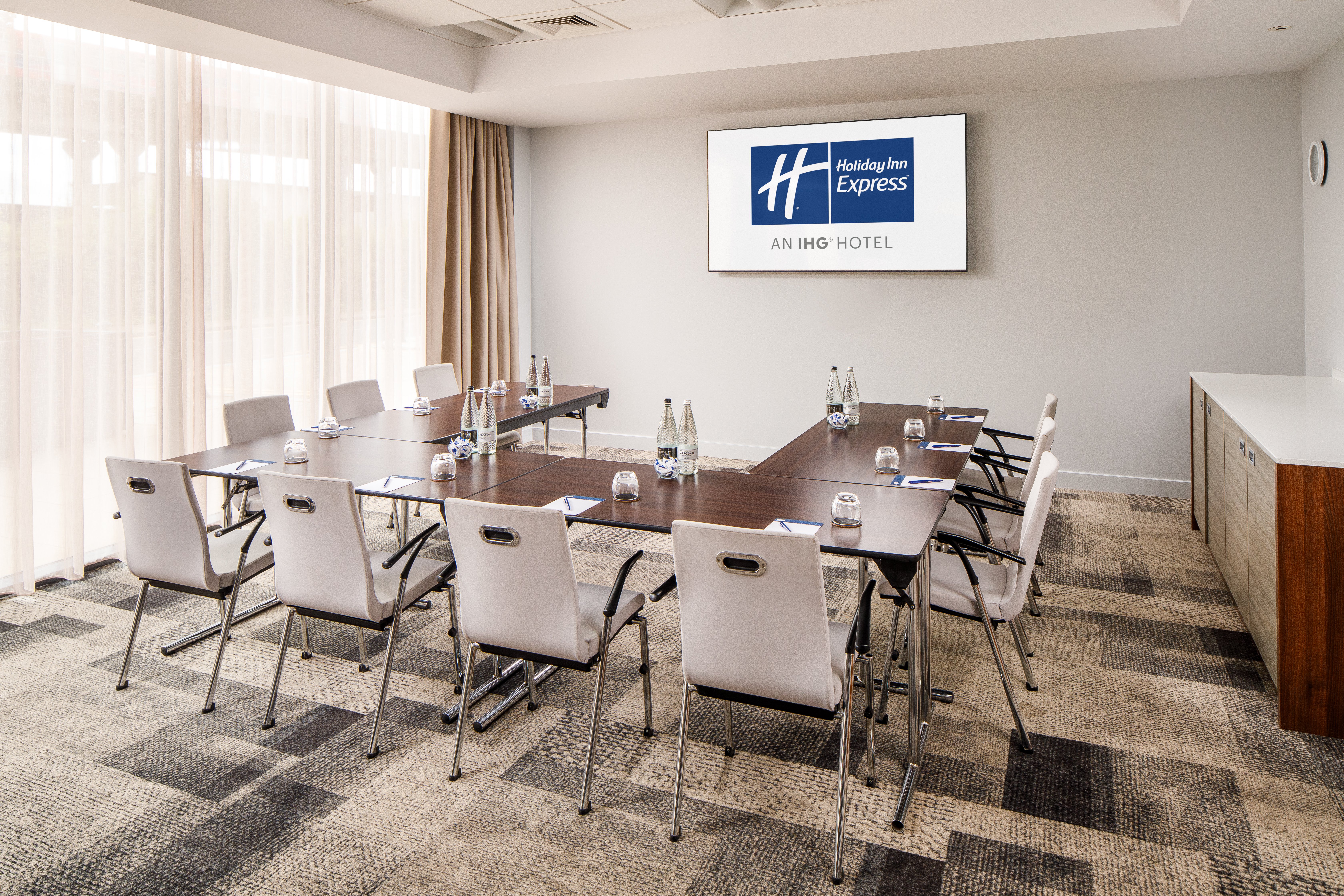 Holiday Inn Express London - Excel 52/64