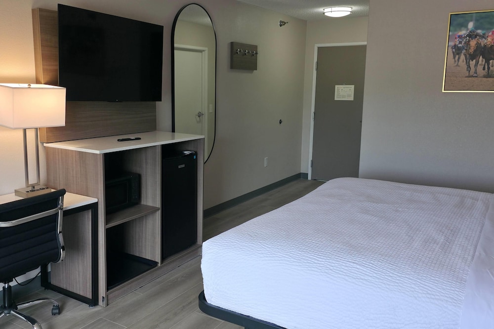Baymont by Wyndham Louisville Southwest 20/34