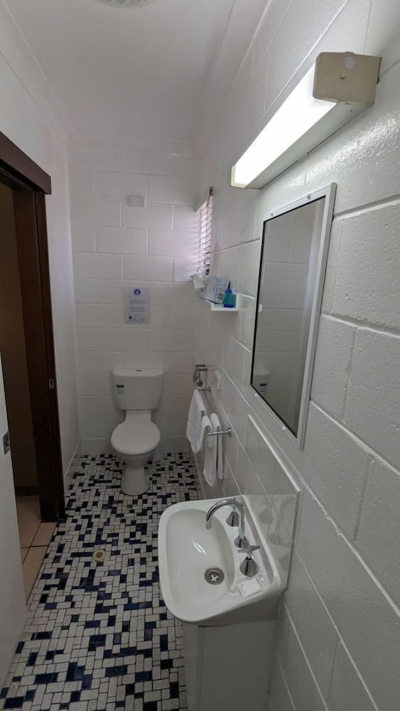 Moffat Beach Motel 58/62