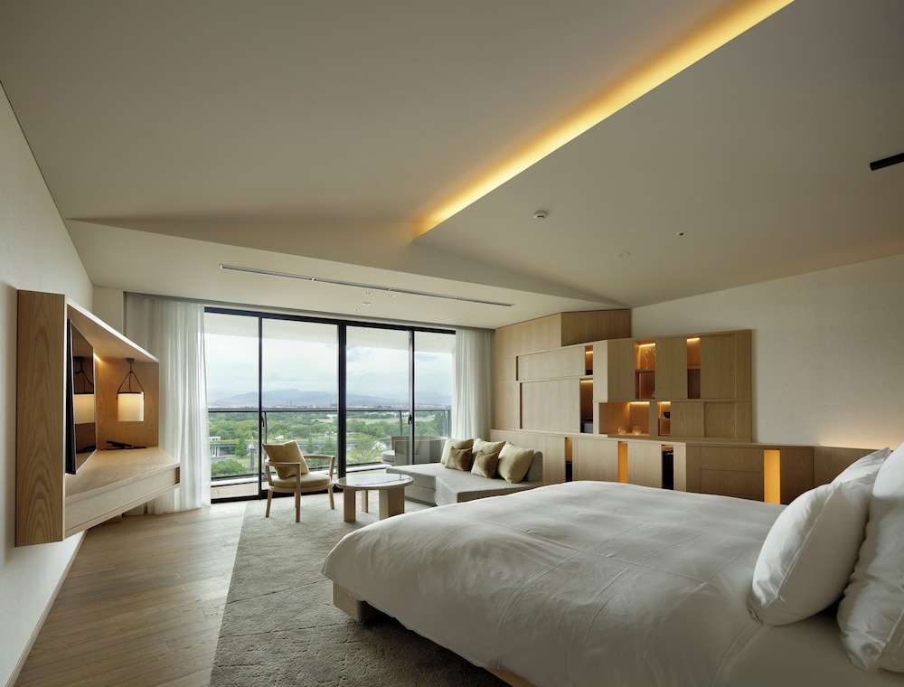 SKY, KING BED, PARK VIEW