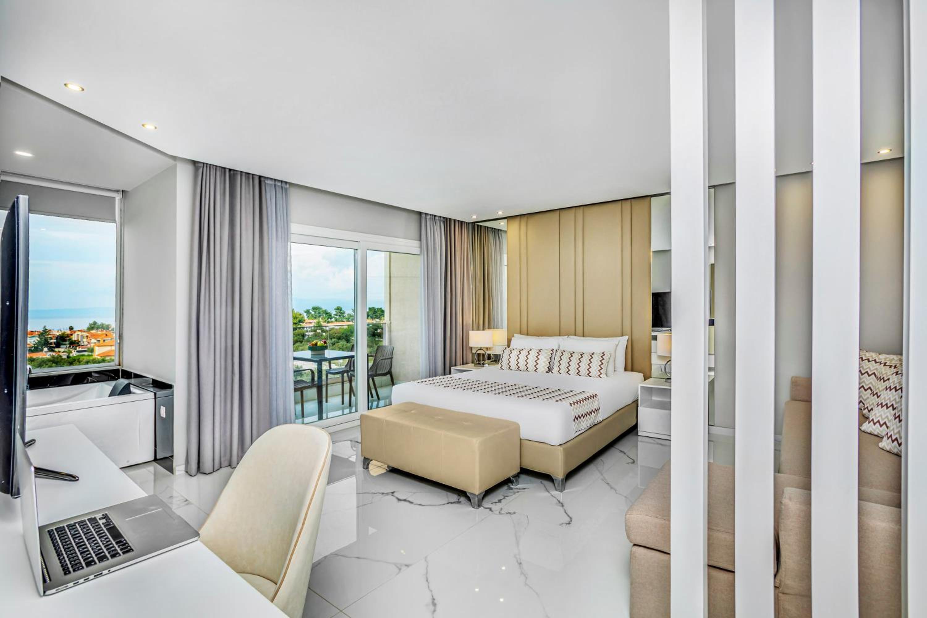 Suite, Sea View