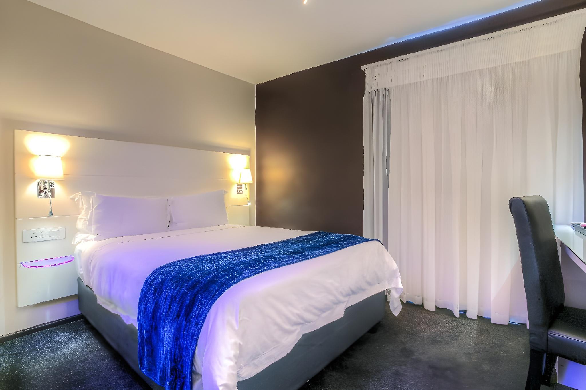 Express, Standard, Double Bed, Onomo Johannesburg Sandton Hotel 2/2