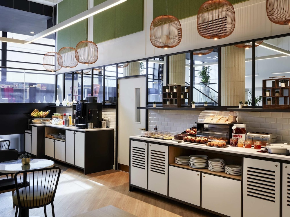 restaurant cafeteria