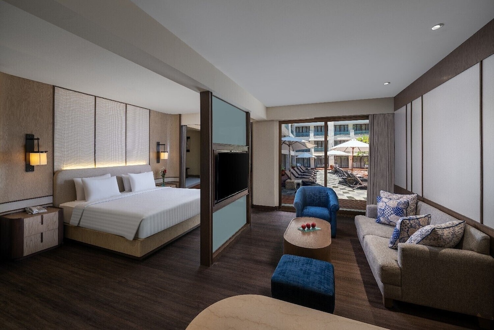 Aston, Suite, Queen Bed