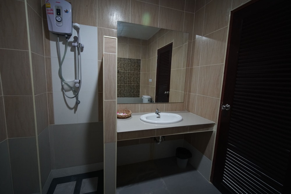 Sea Mountain Khanom Hotel 48/49
