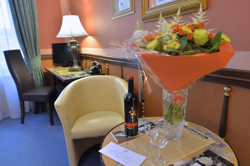 HASTAL HOTEL 37/42