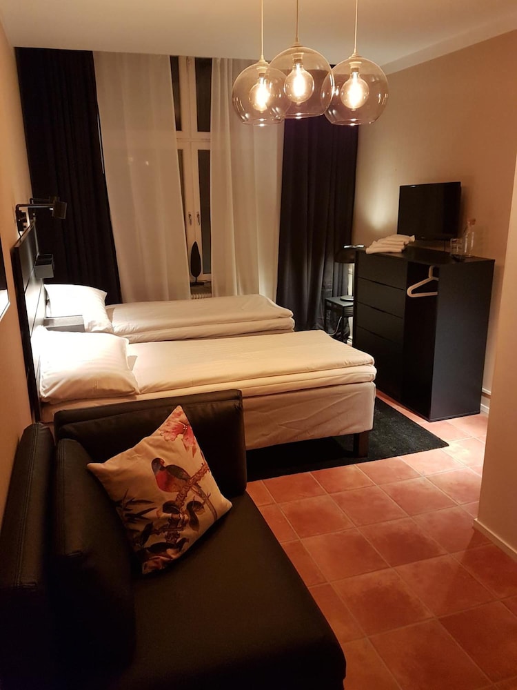 Kong Christians Bed And Breakfast 25/30