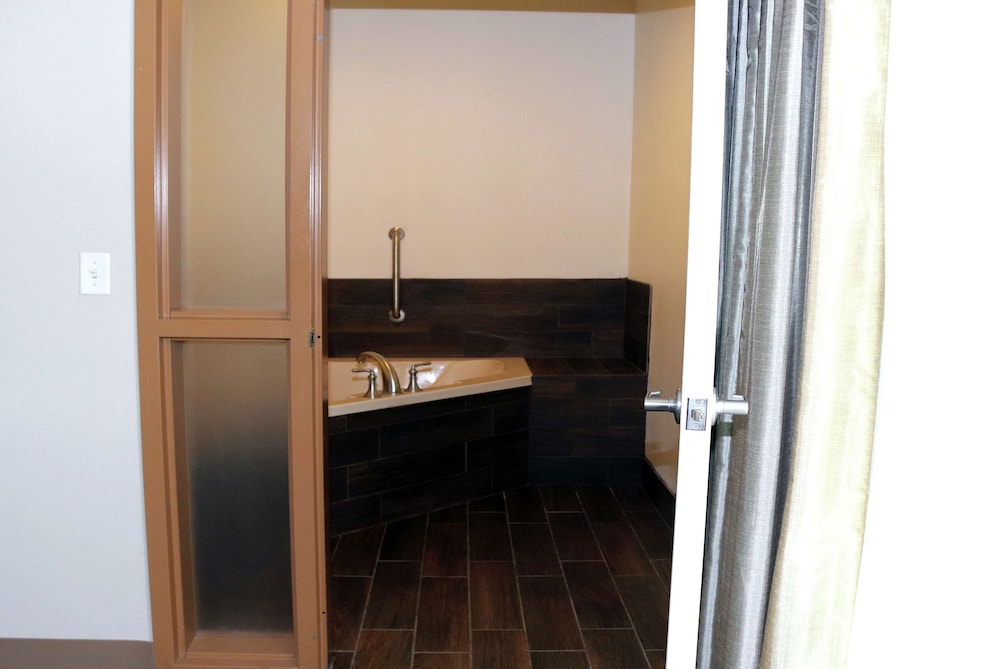 Hampton Inn And Suites Stephenville 13/40