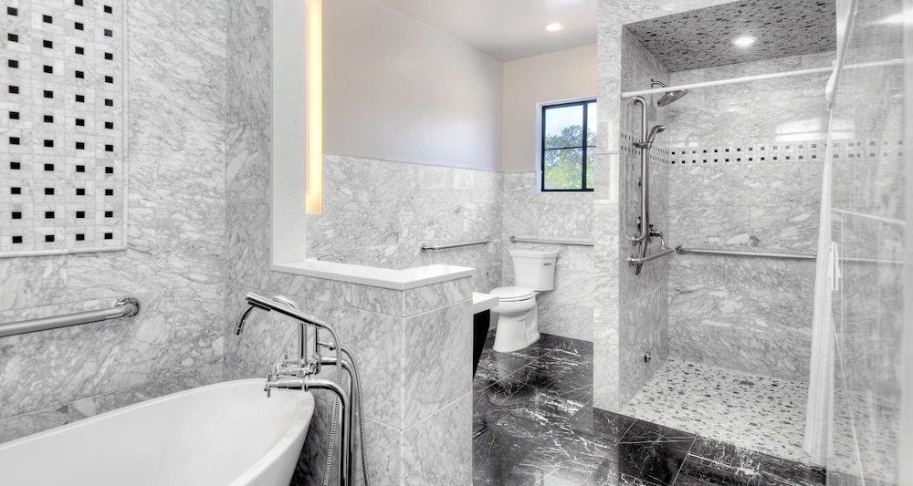 Best Western Plus Palm Court Hotel 10/42
