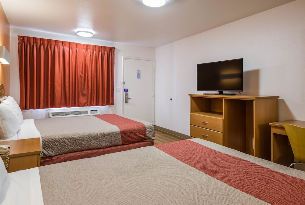 Motel6 Concord, CA 8/38