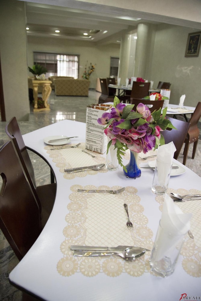 Petrus Hotels Royale 33/50