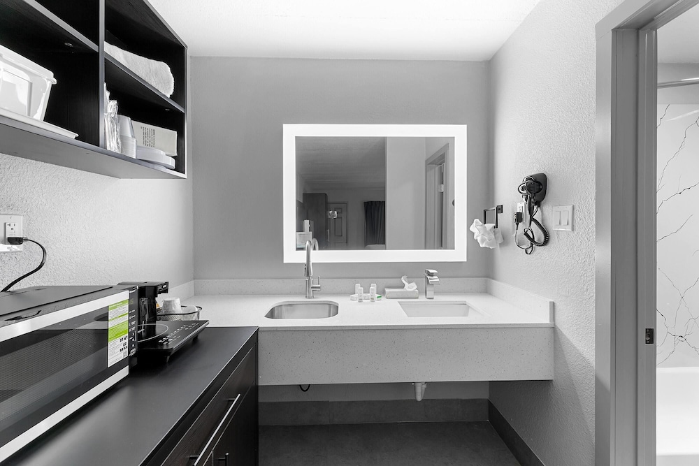 جناح بسرير كينج لذوي الإعاقة، Days Inn by Wyndham San Antonio Near Lackland AFB 4/5