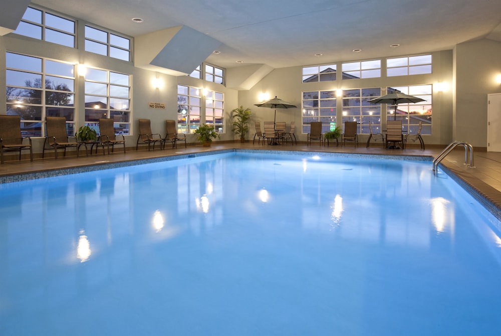 Grandstay Hotel Amp Suites 22/53