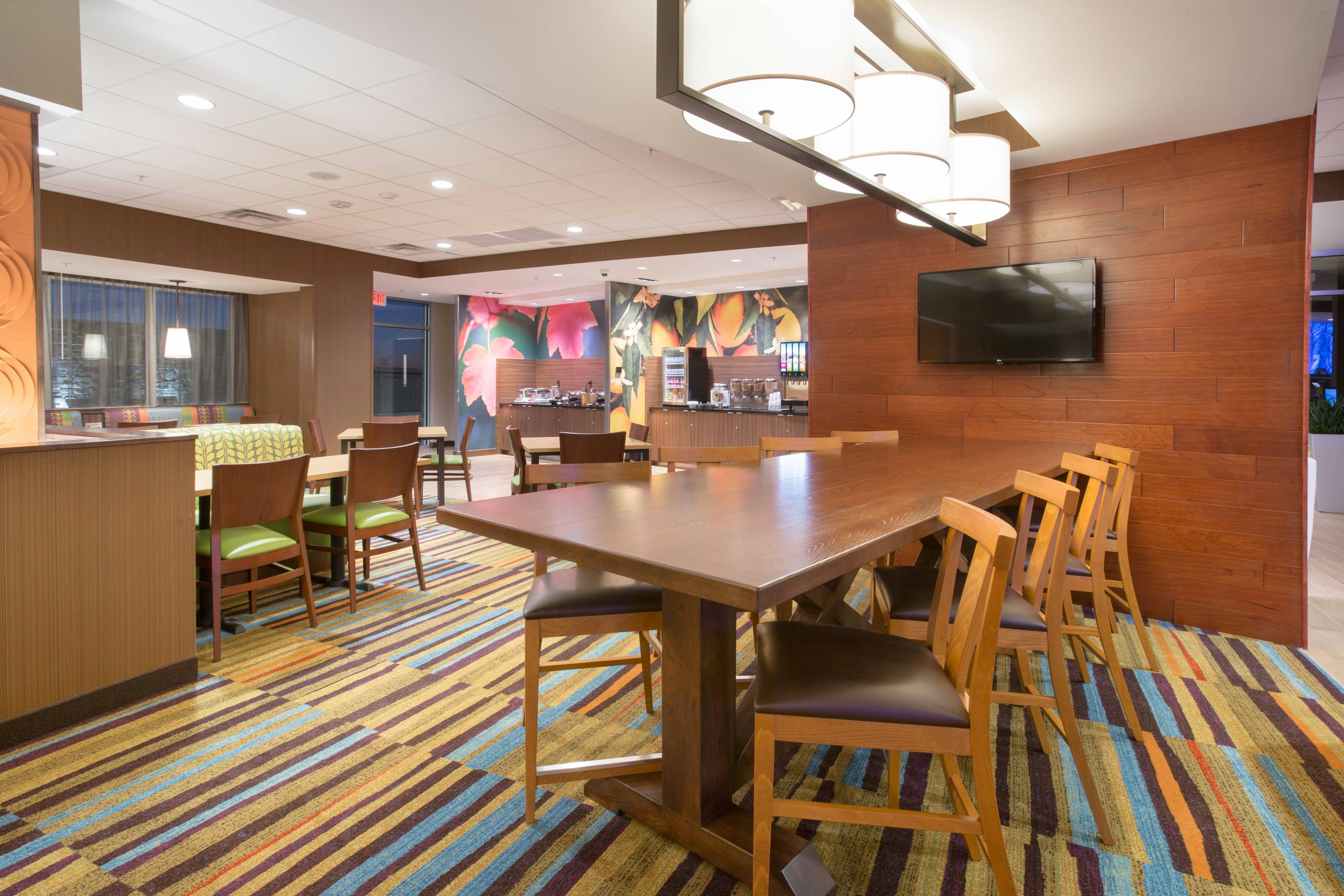 Fairfield Inn Suites Burlington 33/44