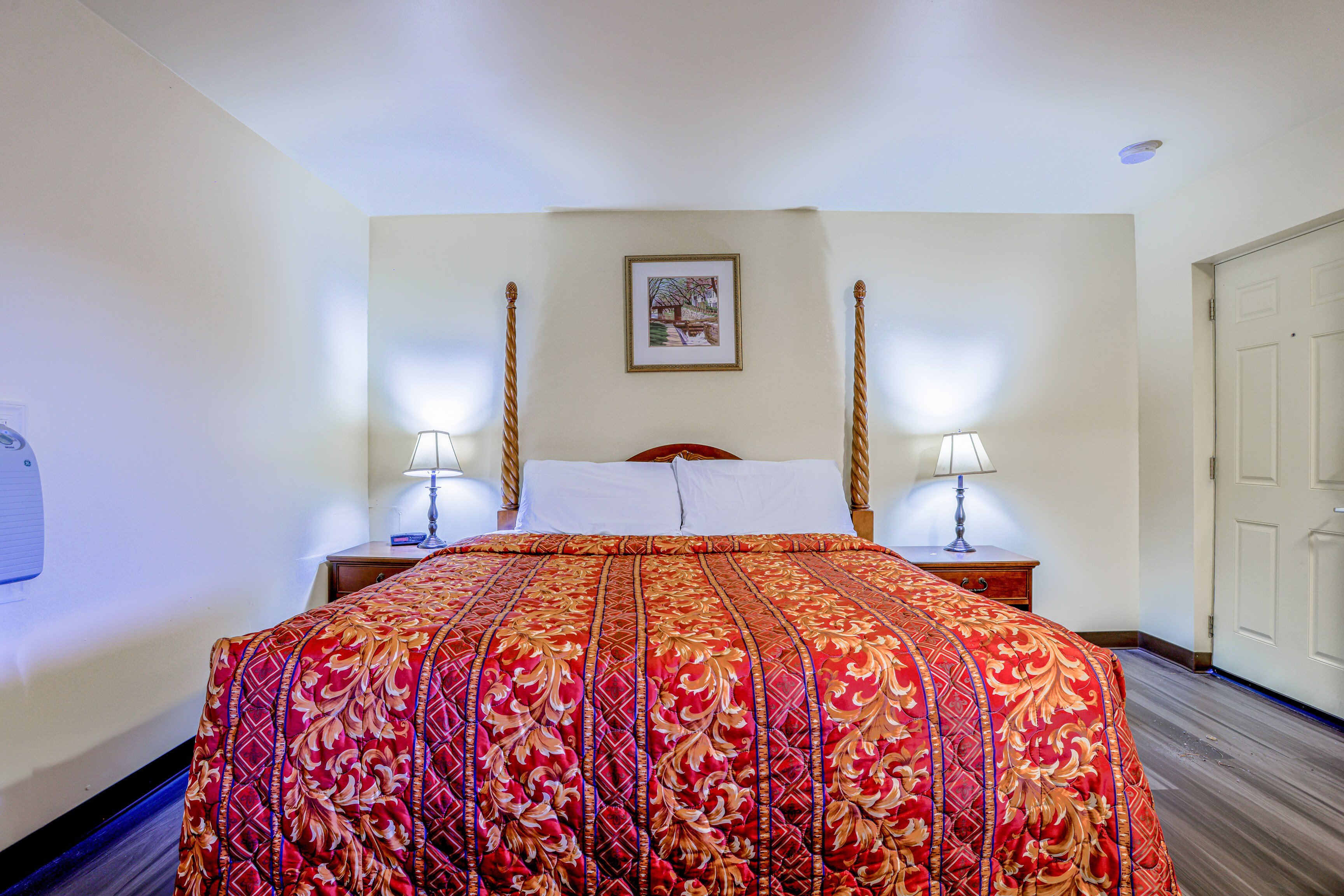 Whispering Pines by Hotel O Whitestone VA 18/50