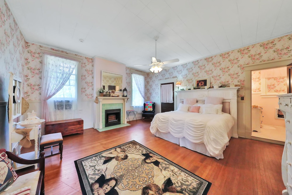 The Lancaster Manor Bed and Breakfast 11/50