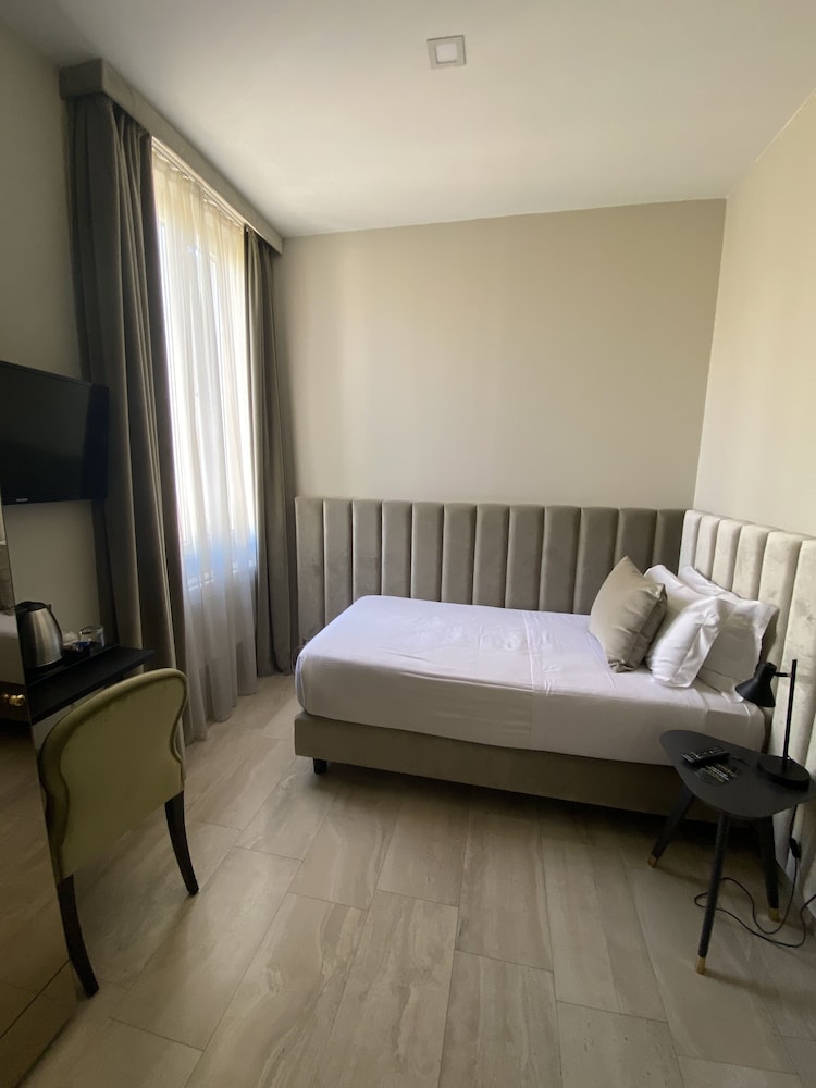 Otivm Hotel 12/63