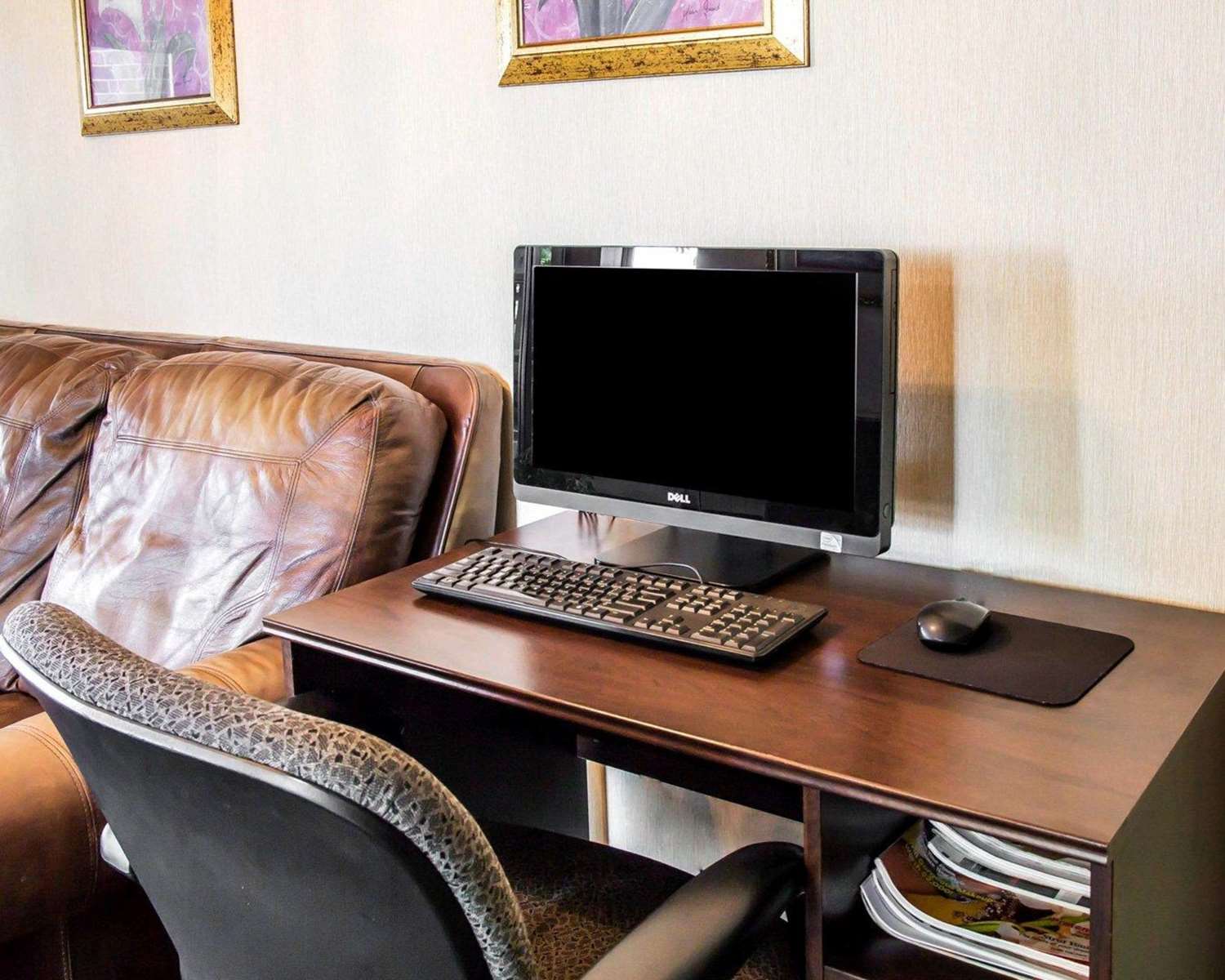 Econo Lodge Longmont East 17/17