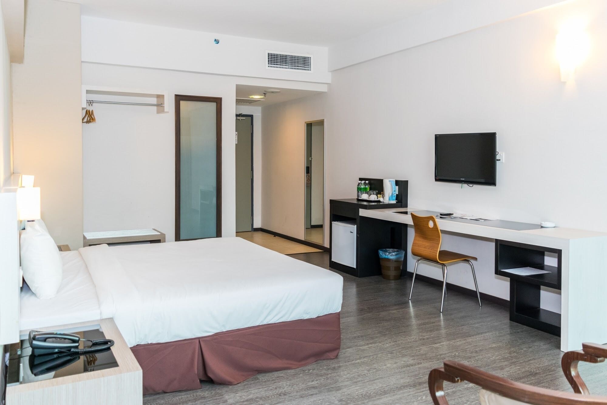 Executive, King Bed