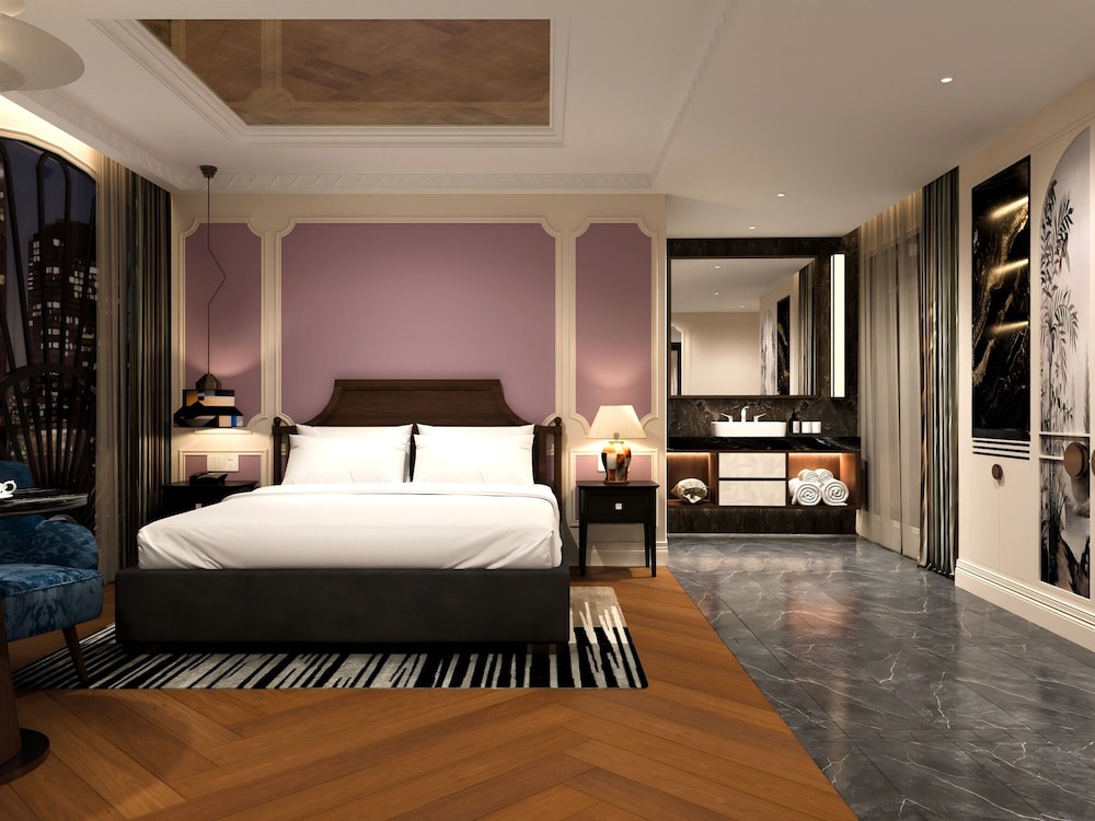 Collection, King Bed, Inner Wing
