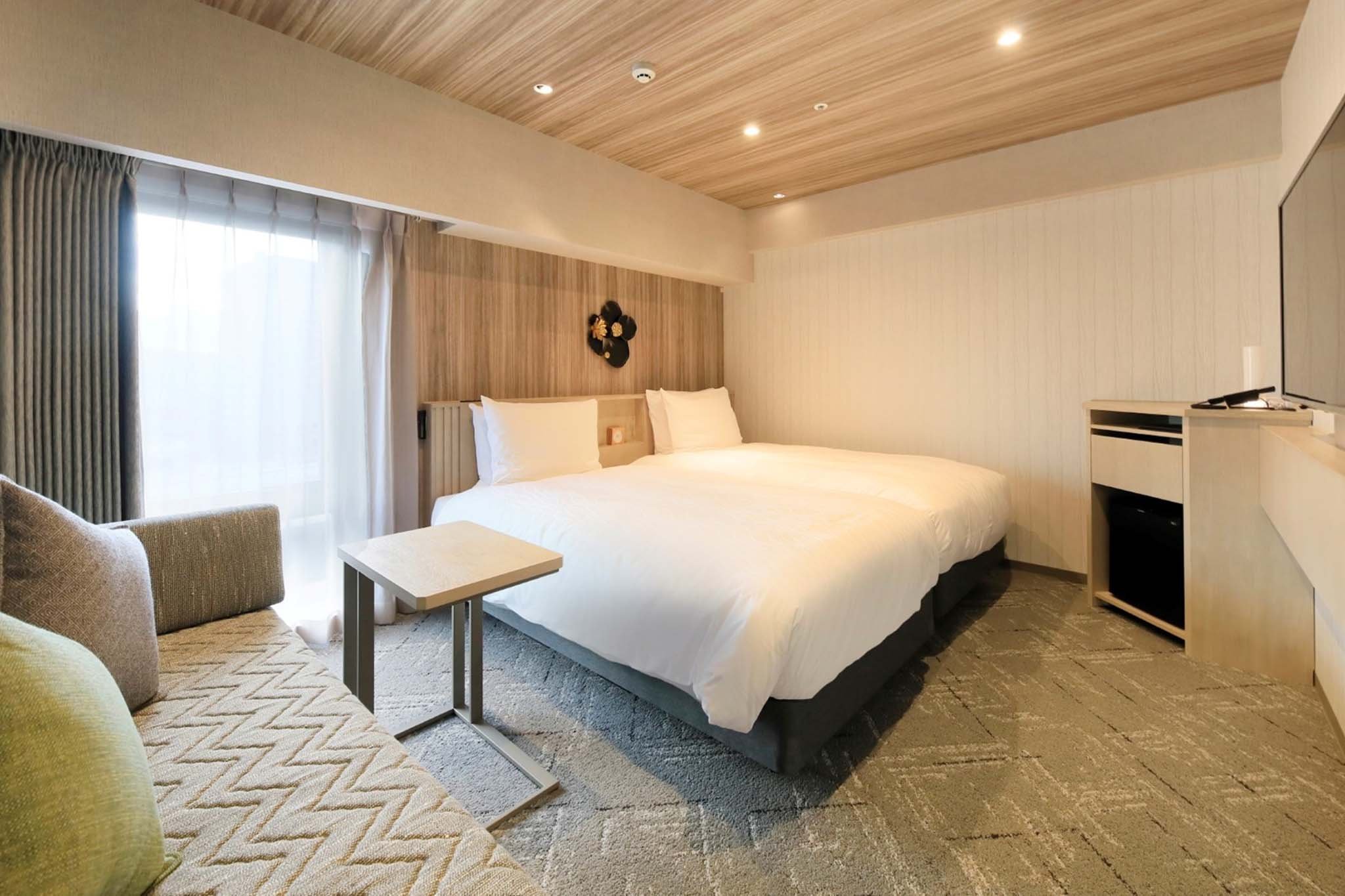 Room, Single, Twin Beds, Station View