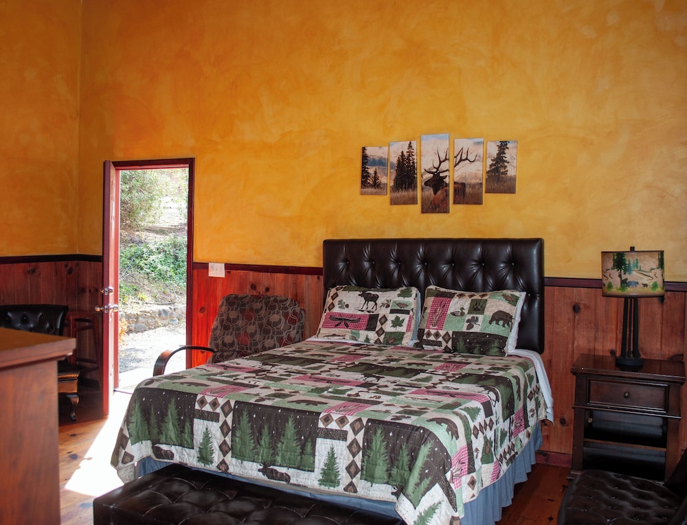 Sequoia Riverfront Cabins 21/71