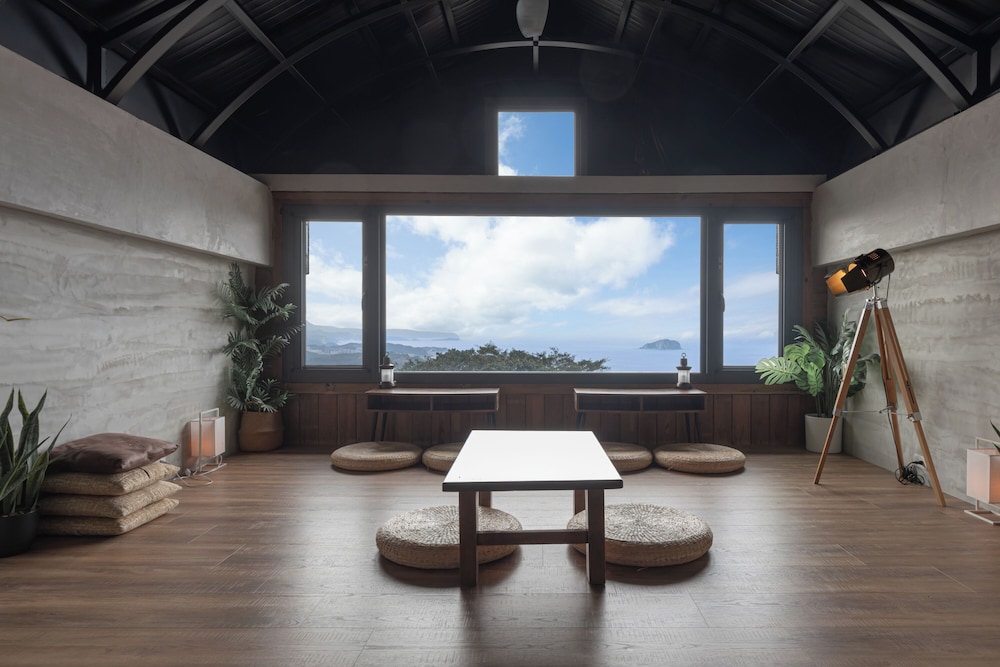 H& Jiufen The Ocean Theory BnB 25/38
