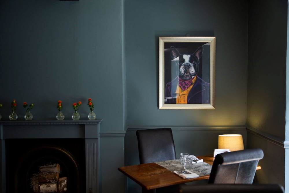 Queens Head Hotel 47/51