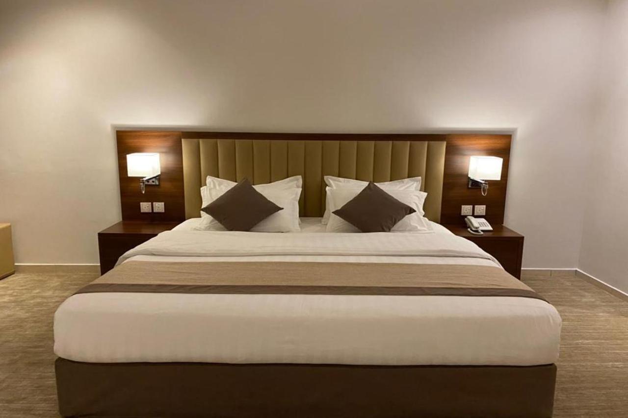 Executive Suites Serviced Apartments 18/24