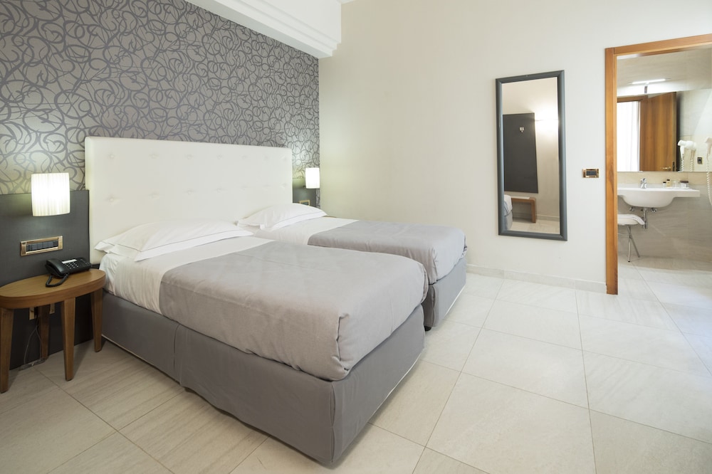 Astra Hotel 9/51