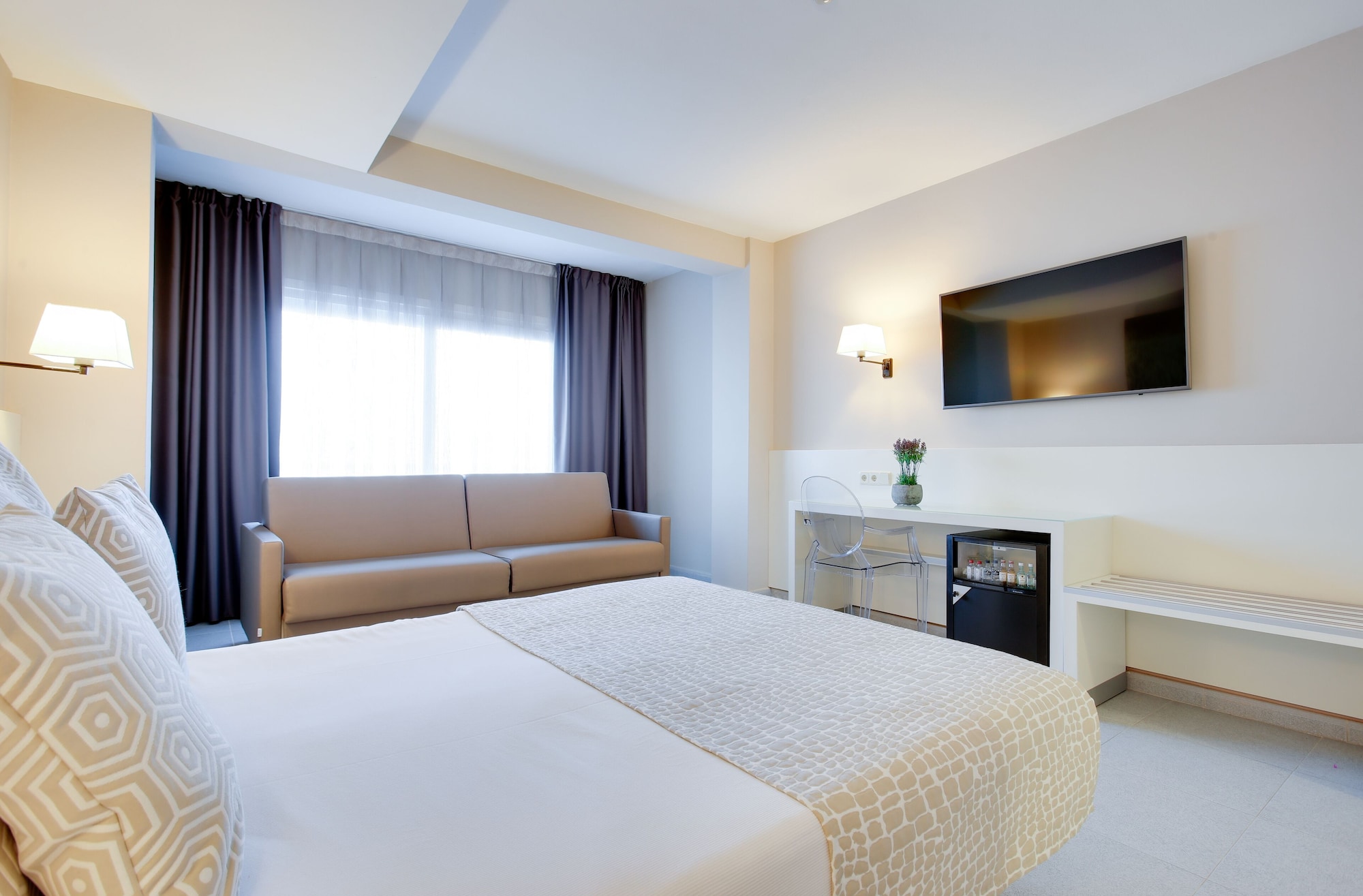 ROOM, TRIPLE