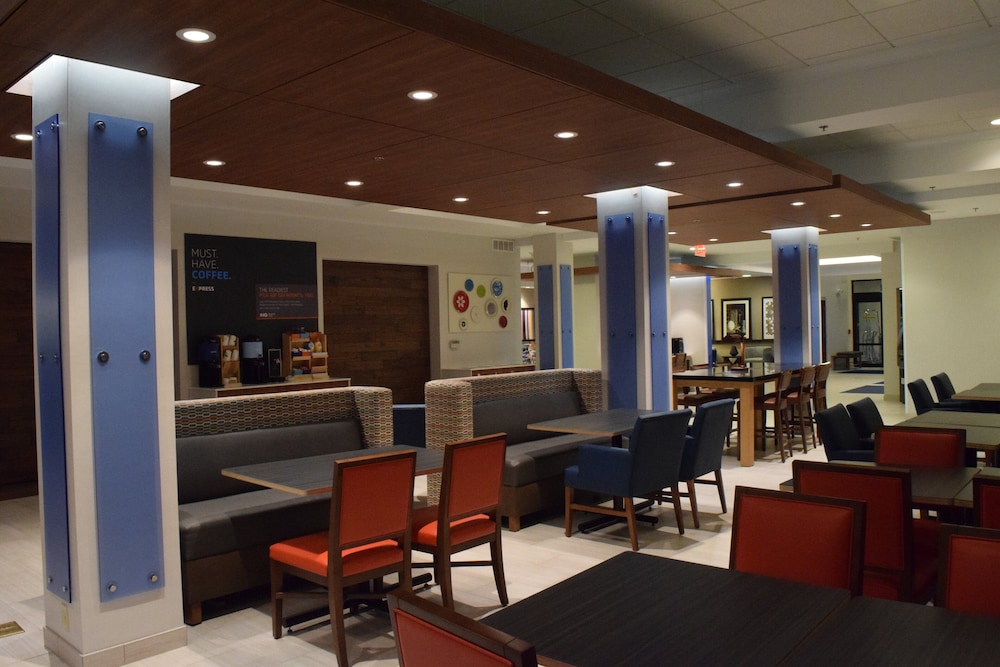 Holiday Inn Express & Suites Rochester Webster, an IHG Hotel 33/50
