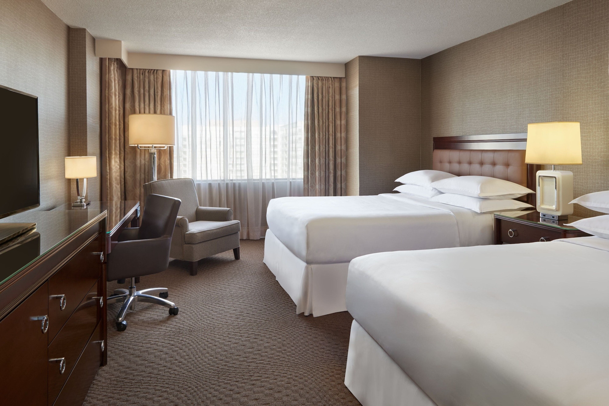 Club, 2 Queen Beds