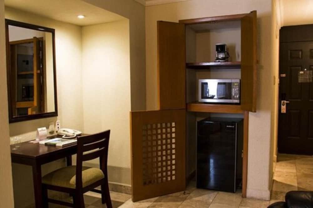 La Posada Hotel &amp; Suites 51/68