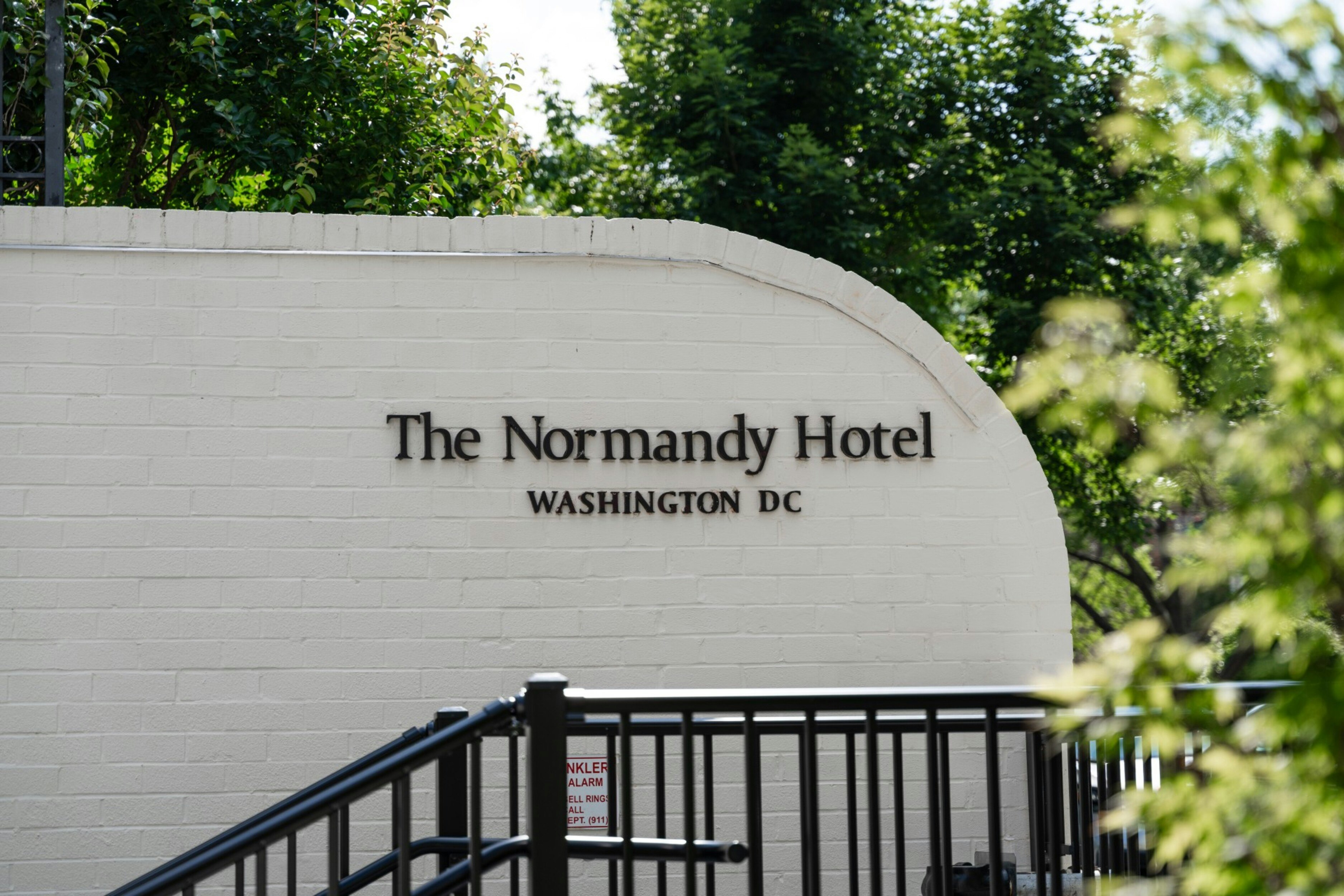 Normandy Hotel 37/69